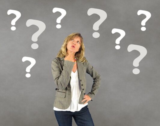 femme interrogative femme interrogative